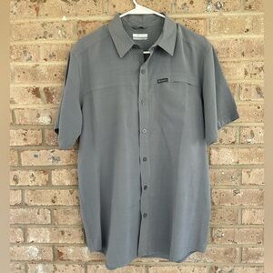 Columbia men’s gray short sleeve button up
